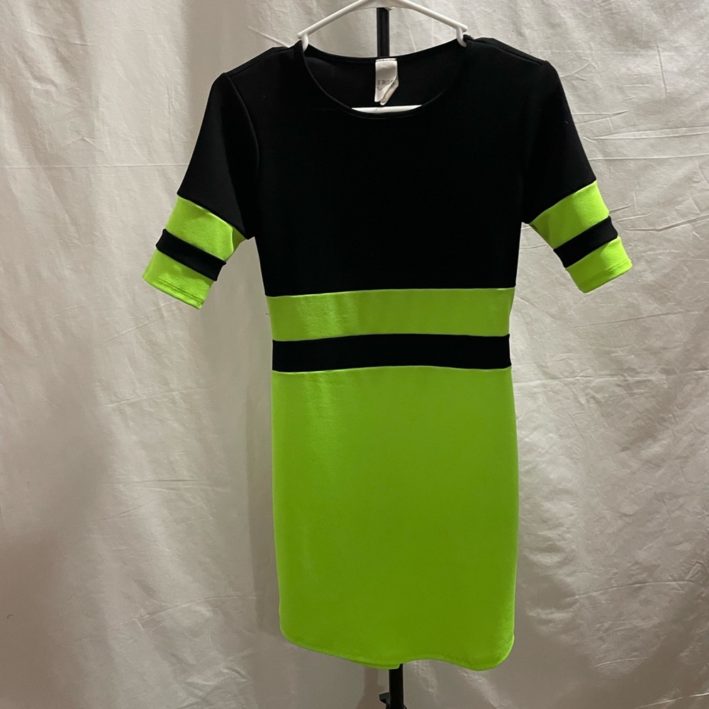 Dress - Picture 7 of 7